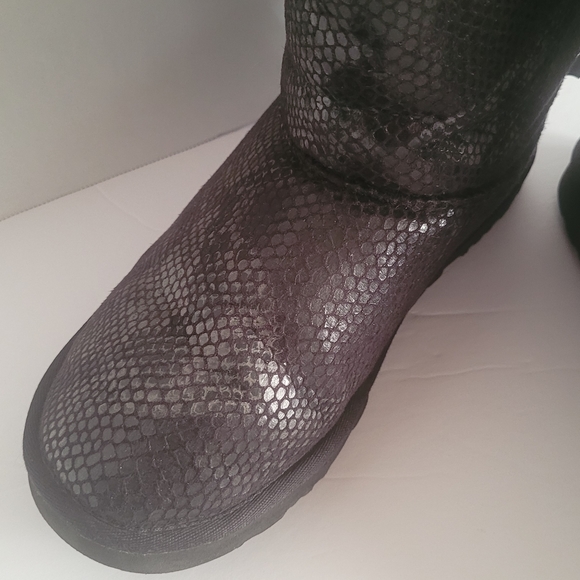 UGG Australia Snake Skin Pattern Bows Boots - Picture 8 of 14